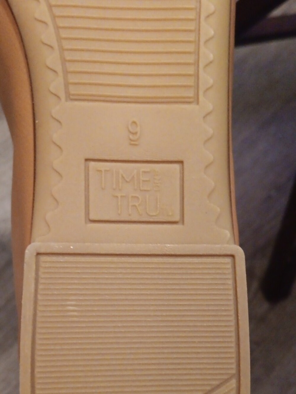 Time and Tru Preloved Women's Square-Toe Ballet Flats in Tan - Picture 4 of 8